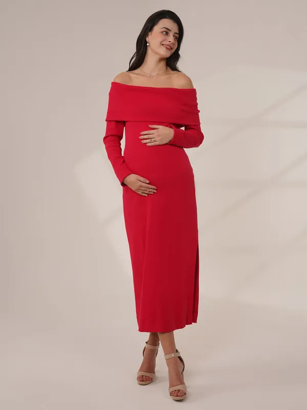 Scarlet_Off-Shoulder_Maternity_Gown