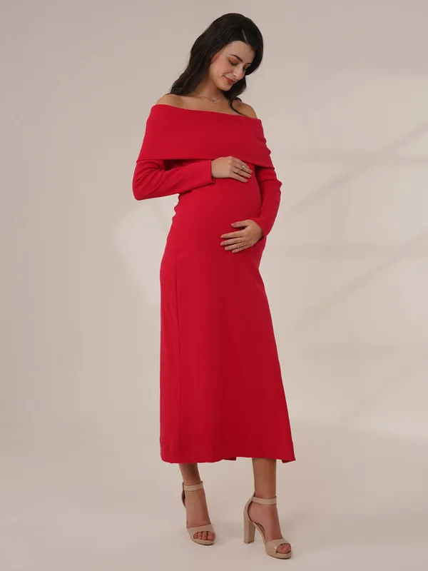 Scarlet_Off-Shoulder_Maternity_Gown