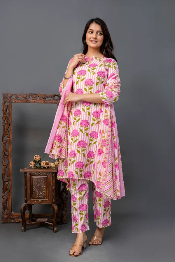 Pink_Pure_Jaipuri_Cotton_Floral_Printed_Neck_Design_Kurta_Set__For_Women_&_Girls