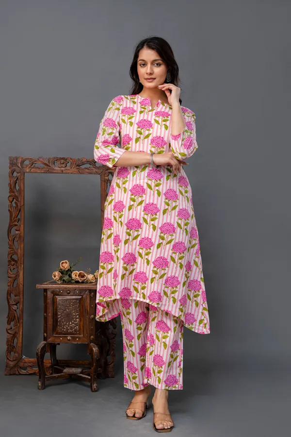 Pink_Pure_Jaipuri_Cotton_Floral_Printed_Neck_Design_Kurta_Set__For_Women_&_Girls