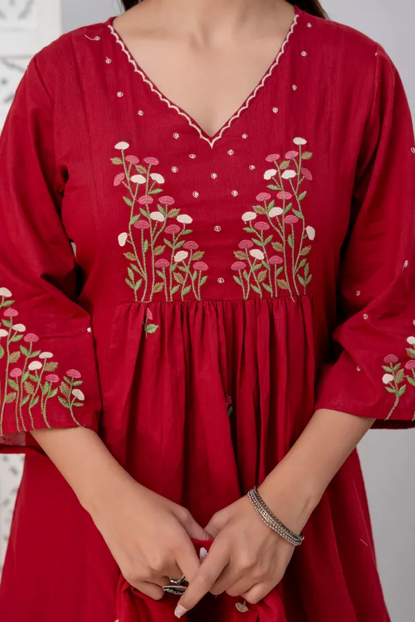 Women_Floral_Embroidered_Tiered_Thread_Work_Pure_Cotton_Kurta_with_Trousers_&_With_Dupatta