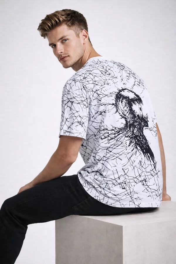 Venom_Sun-Reactive_Graphic_T-Shirt_–_Color_Change_in_Sunlight