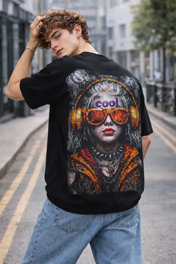 Urban_Cool_Girl_Graphic_Oversized_T-Shirt_–_Streetwear_Back_Print_Black_Tee