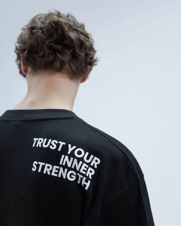 Black_Trust_your_Inner_Strength_Typography_Oversized_T-shirt