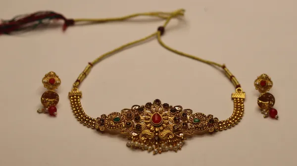 Golden_Brass_Necklace_with_Earring_(Bridal_Set)_For_Women
