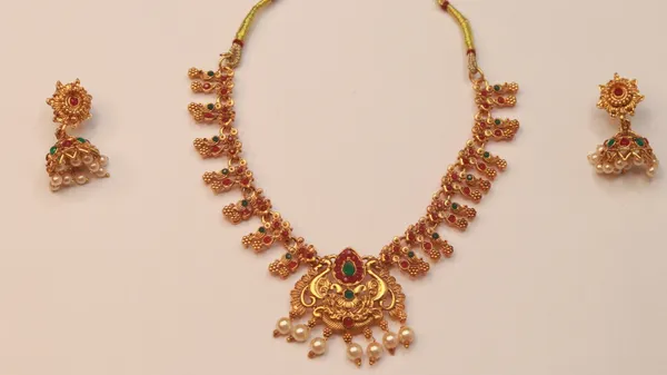 Golden_Brass_Necklace_with_Earring_(Bridal_Set)_For_Women