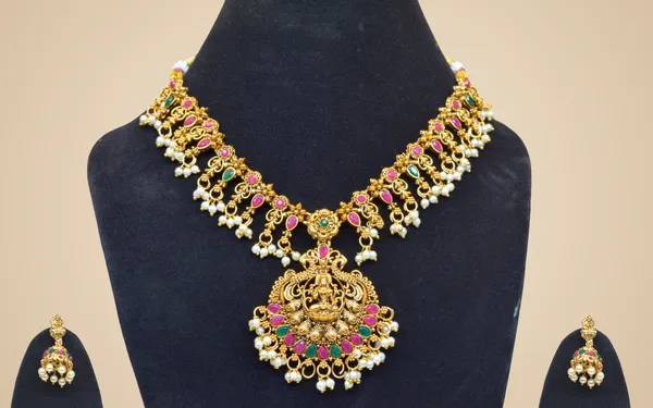 Golden_Brass_Necklace_with_Earring_(Bridal_Set)_For_Women
