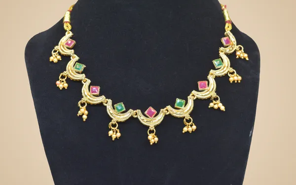 Golden_Brass_Necklace_with_Earring_(Bridal_Set)_For_Women