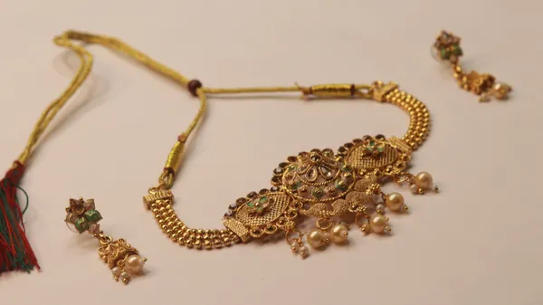 Golden_Brass_Necklace_with_Earring_(Bridal_Set)_For_Women