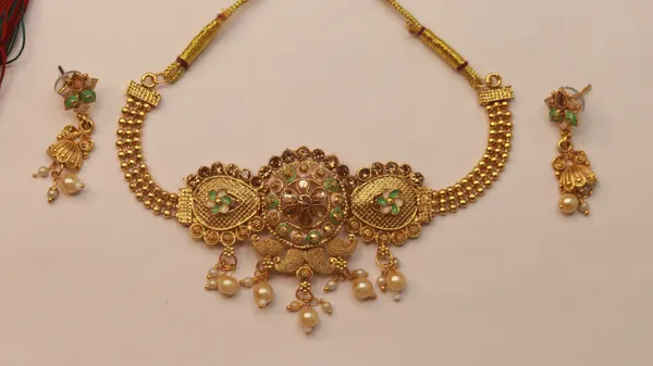 Golden_Brass_Necklace_with_Earring_(Bridal_Set)_For_Women