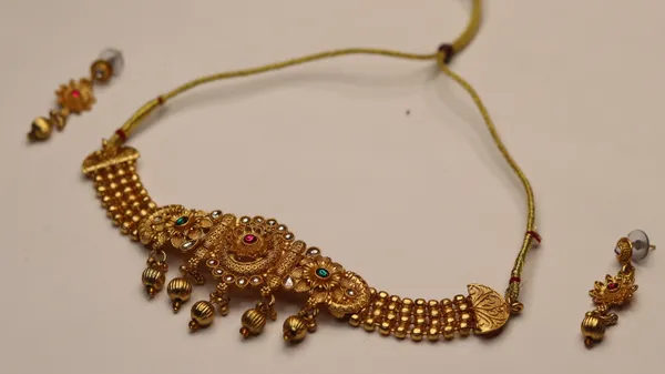 Golden_Brass_Necklace_with_Earring_(Bridal_Set)_For_Women