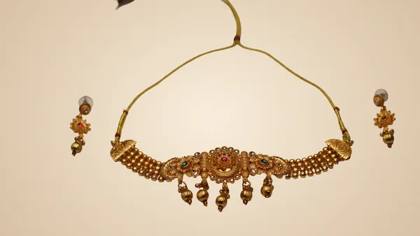 Golden_Brass_Necklace_with_Earring_(Bridal_Set)_For_Women