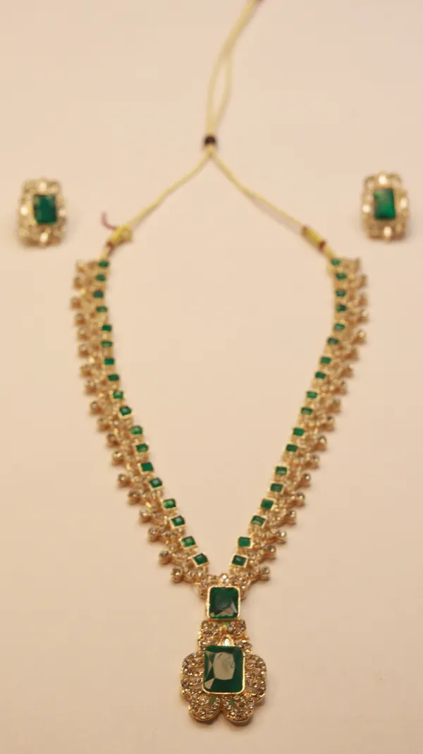 Golden_Brass_Necklace_with_Earring_For_Women