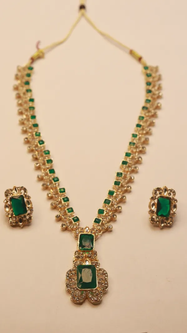Golden_Brass_Necklace_with_Earring_For_Women