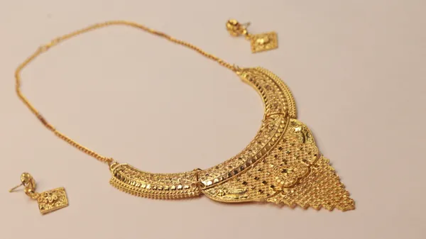 Golden_Brass_Necklace_with_Earring_For_Women
