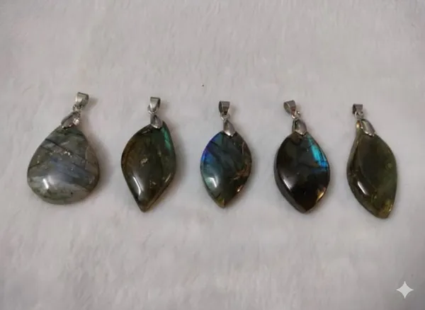 Blue_Labradorite_Teardrop_Gemstone_Pendant