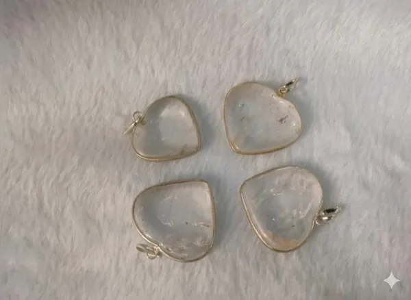 Clear_Quartz_Heart_Shaped_Crystal_Pendant