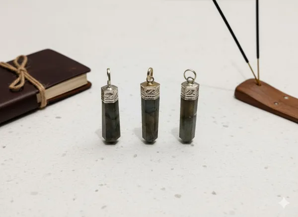 Labradorite_Cylindrical_Gemstone_Pendant_With_Silver_Cap