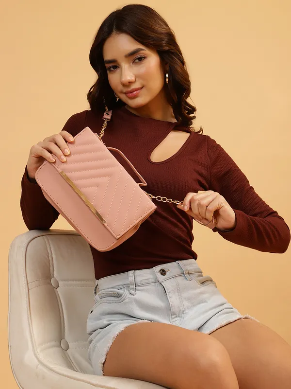 Pink_Quilted_Sling_Bag_With_Chain_Strap