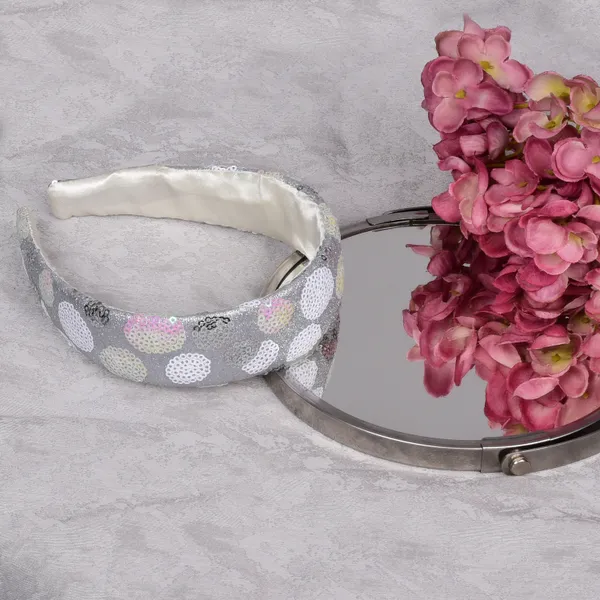 Silver_Glitter_Sequence_Hair_Band_For_Parties_&_Function_For_Women_(Pack_of_1)