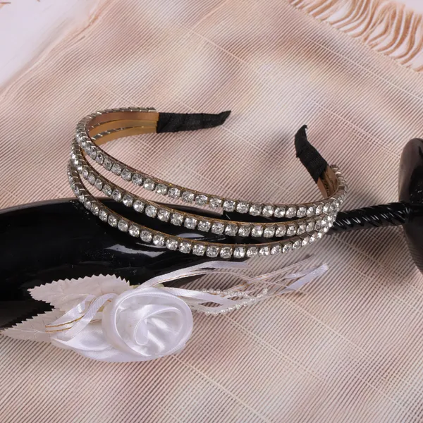 Golden_Sleek_Diamond_Hair_Bands_For_Girls_(Pack_of_1)