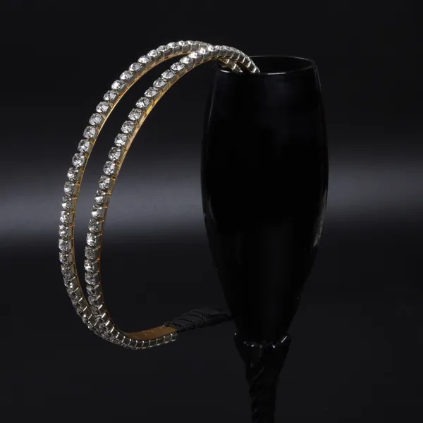 Golden_Sleek_Diamond_Hair_Bands_For_Girls_(Pack_of_1)