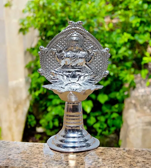 Silver_Plated_Premium_&_Elegant_Diya