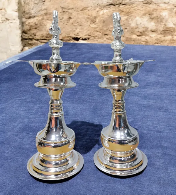 Silver_Plated_Premium_&_Elegant_Diya
