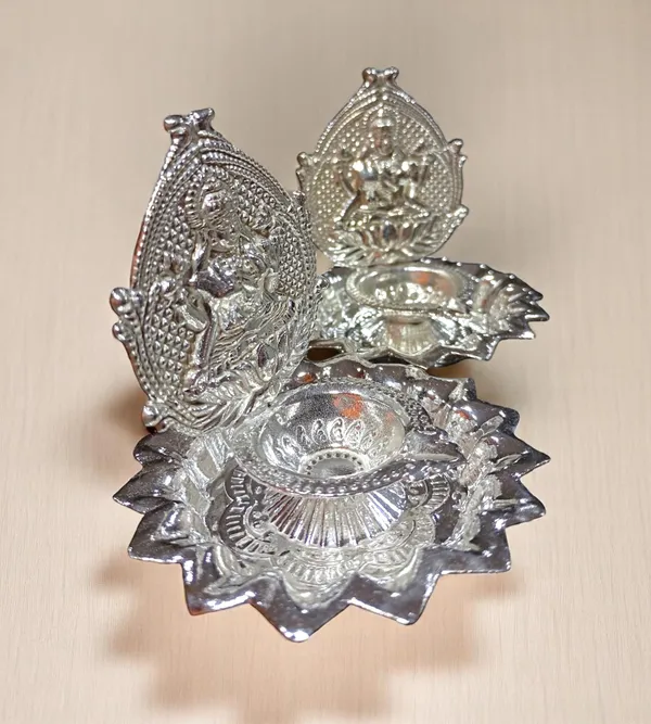 Silver_Plated_Premium_&_Elegant_Diya