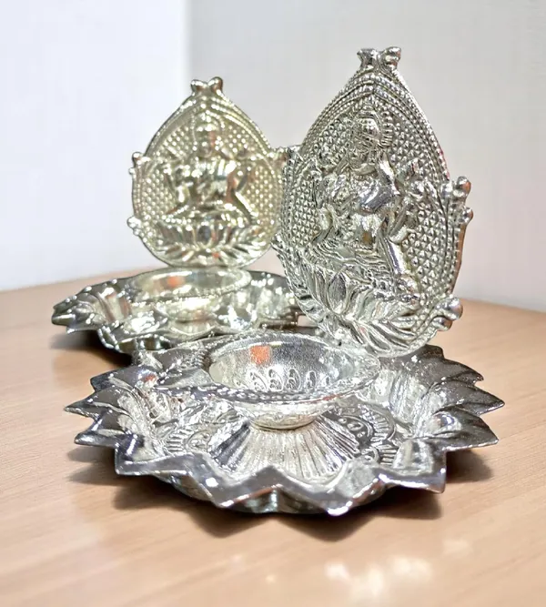 Silver_Plated_Premium_&_Elegant_Diya