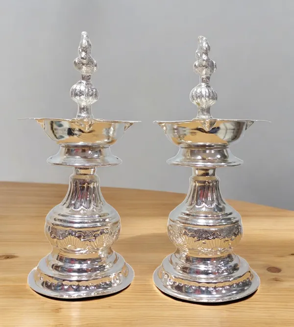 Silver_Plated_Premium_&_Elegant_Diya