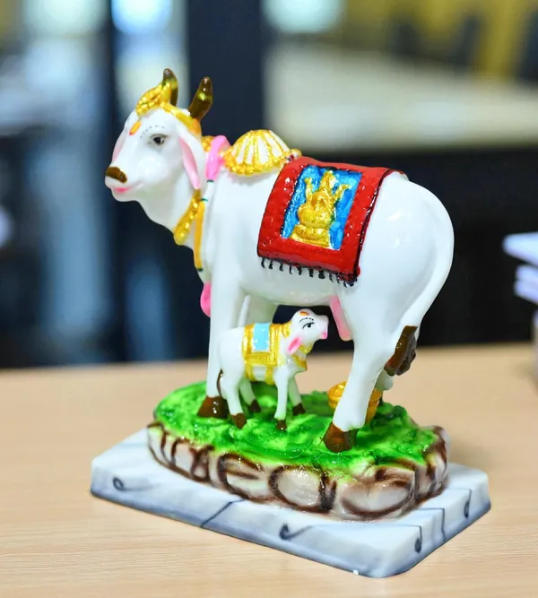 Multicolor_Marble_Premium_&_Elegant_Kamadhenu_Idol