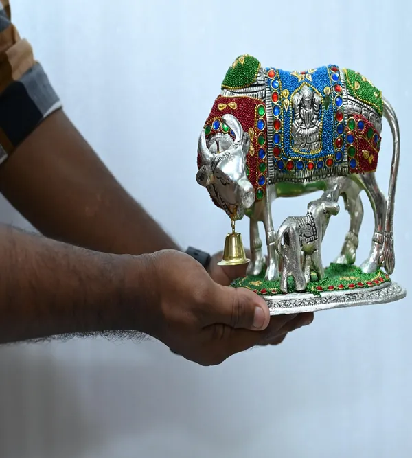 Multicolor_Metal_Premium_&_Elegant_Kamadhenu_Idol