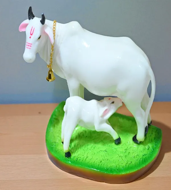 White_Marble_Premium_&_Elegant_Kamadhenu_Idol