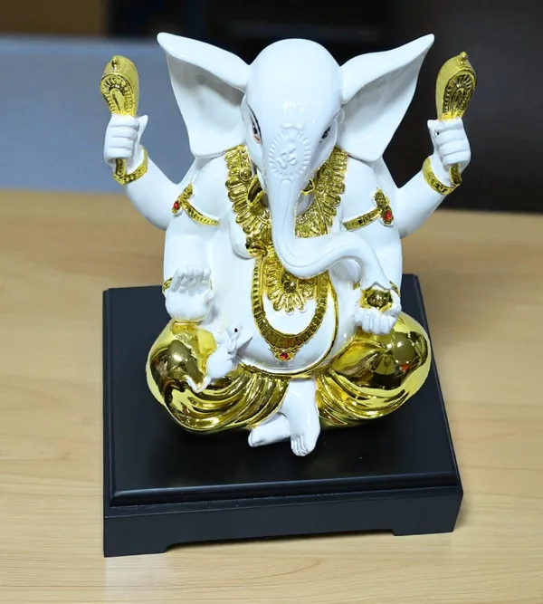 White_Marble_Premium_&_Elegant_Ganesha_Idol