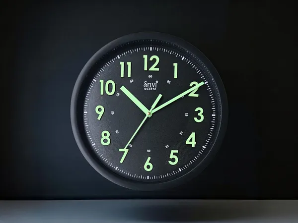 Black_Fiber_Premium_&_Elegant_Wall_Clock