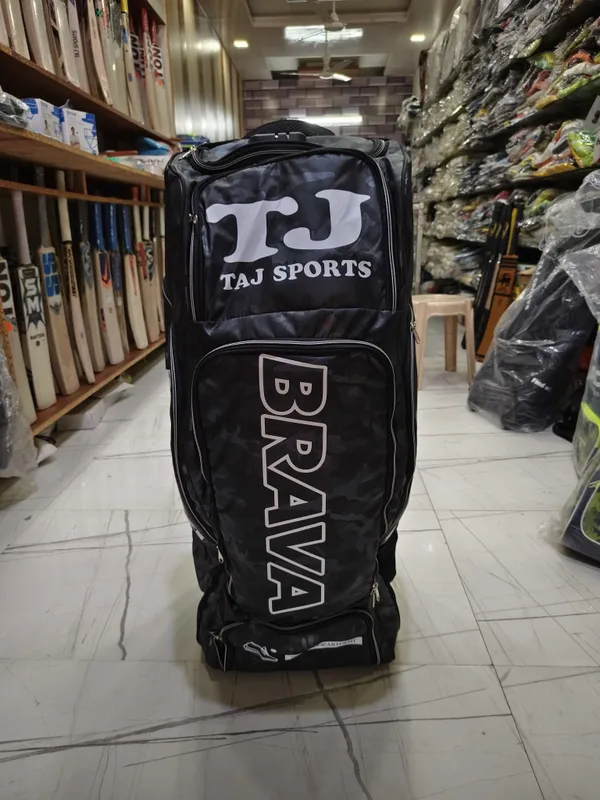 Brava_Grey_Green_Red_Black_Duffle_Kit_Bag_With_Wheel