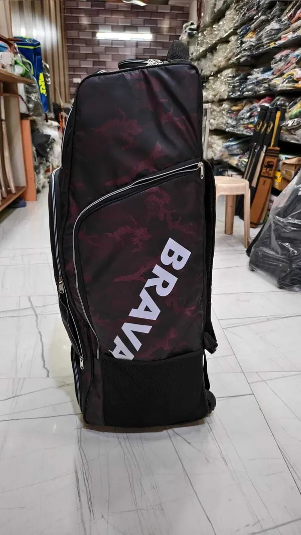 Brava_Grey_Green_Red_Black_Duffle_Kit_Bag_With_Wheel