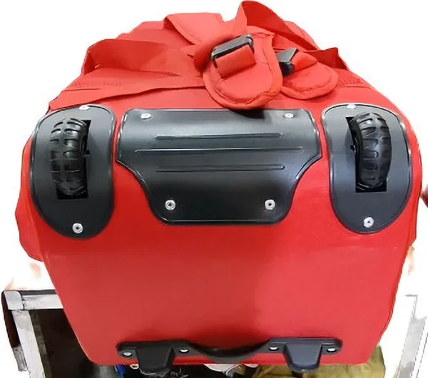 Crown_Red_Duffle_With_Wheel_Bag