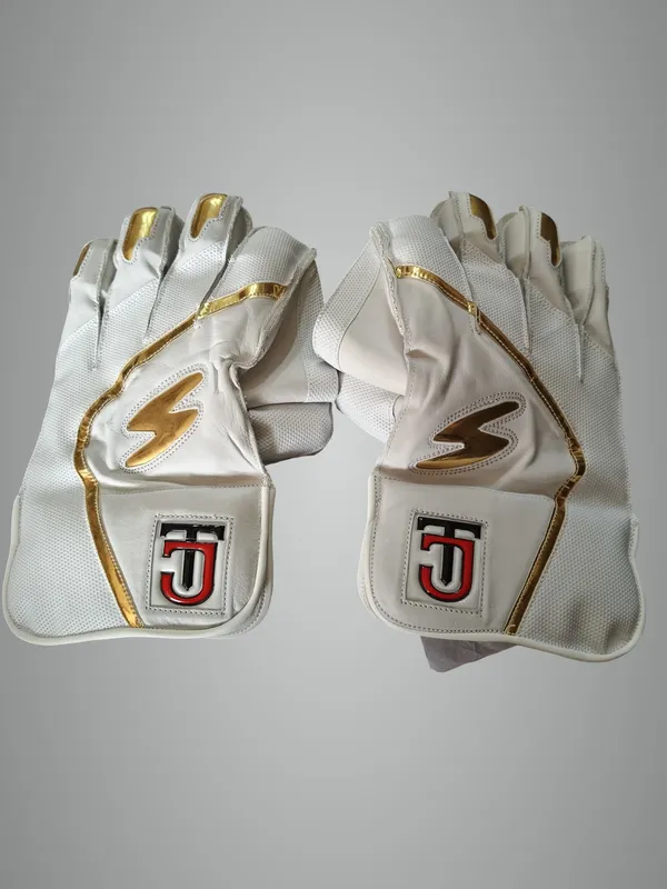 White_&_Gold_Premium_Leather_Wicket_Keeping_Gloves_For_Men_&_Women_And_Youth