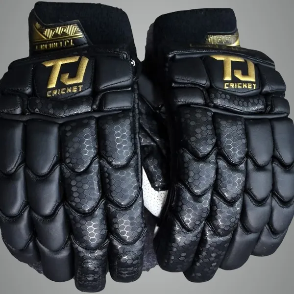 Black_Golden_Limited_Edition_Batting_Gloves