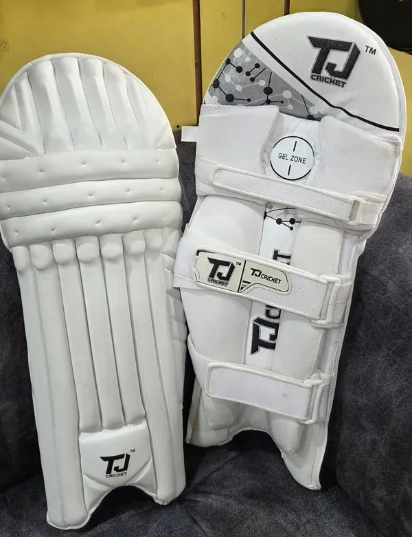 TITANIUM_BATTING_PADS_