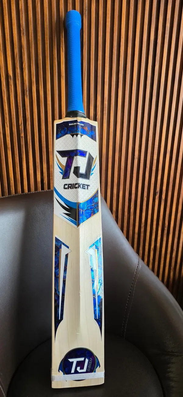 TJ_ENGLISH_WILLOW_BRAVA_BAT
