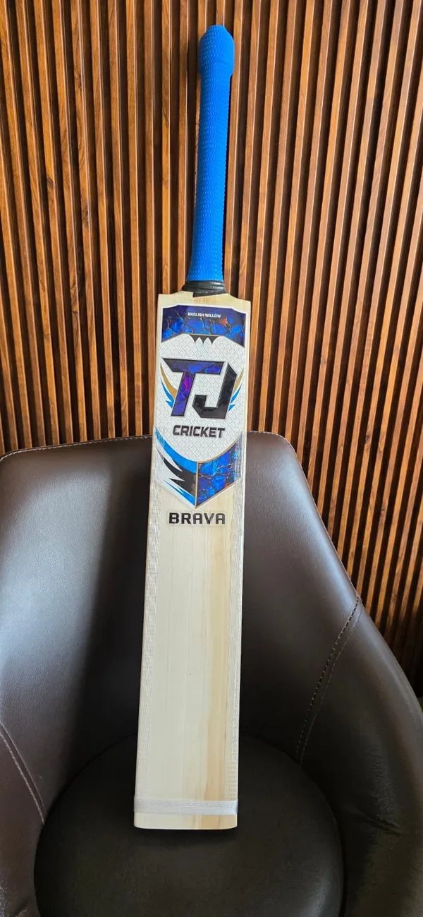 TJ_ENGLISH_WILLOW_BRAVA_BAT
