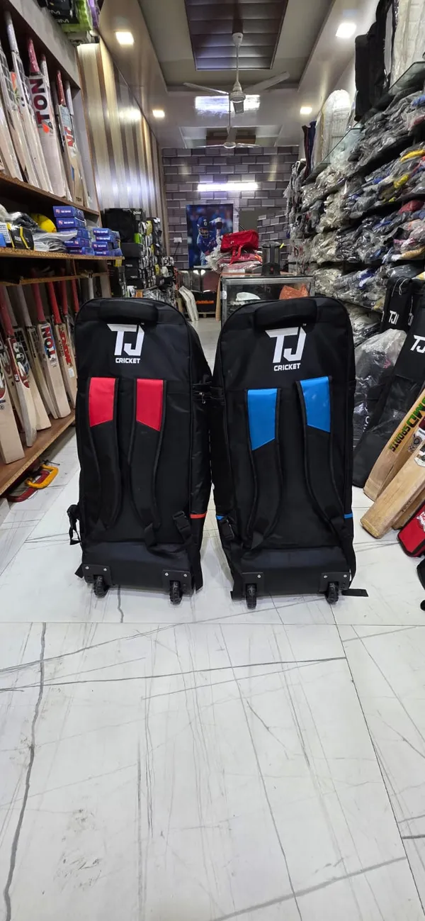 TJ_ULTIMATE_DUFFLE_WITH_WHEEL