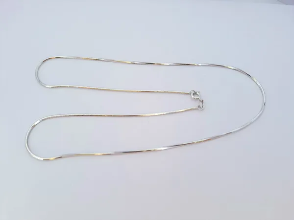 Delicate_Cute_Designer_Chain_for_Women