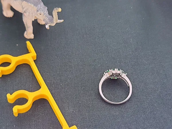 RINGS_>_LADIES_RINGS