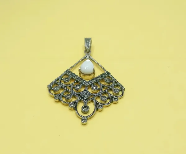 PENDANTS_&__SETS_>_SETS