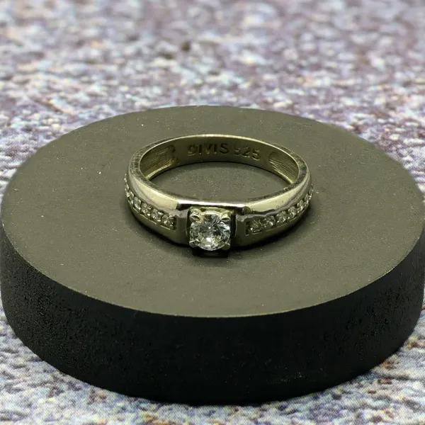 RINGS_>_GENTS_RINGS