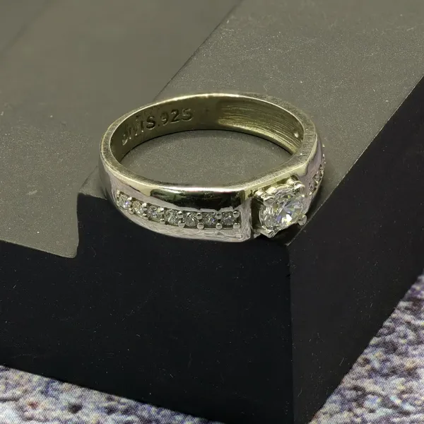 RINGS_>_GENTS_RINGS